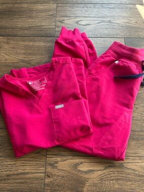 Figs Women's Scrub Set in Hot Pink